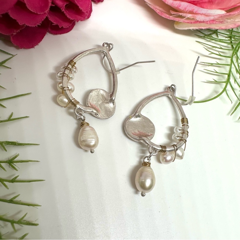 NEW⚜️Freshwater Pearl Coastal Hoop Earrings - Picture 4 of 5